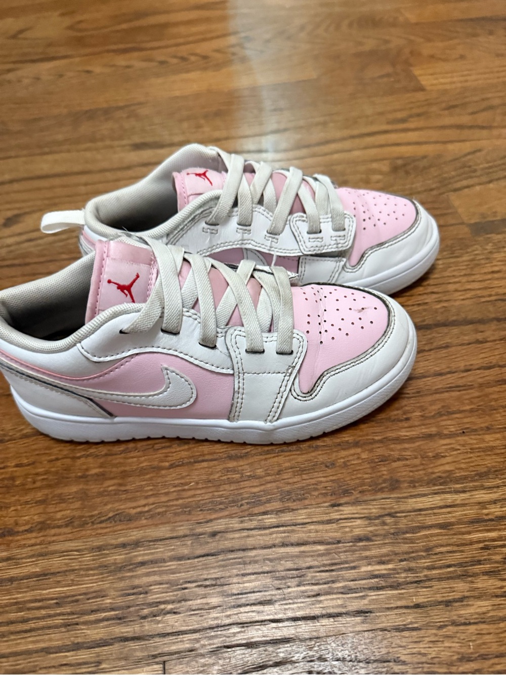 Jordan Kids Low-Top Sneakers in Pink and White with Red Jumpman